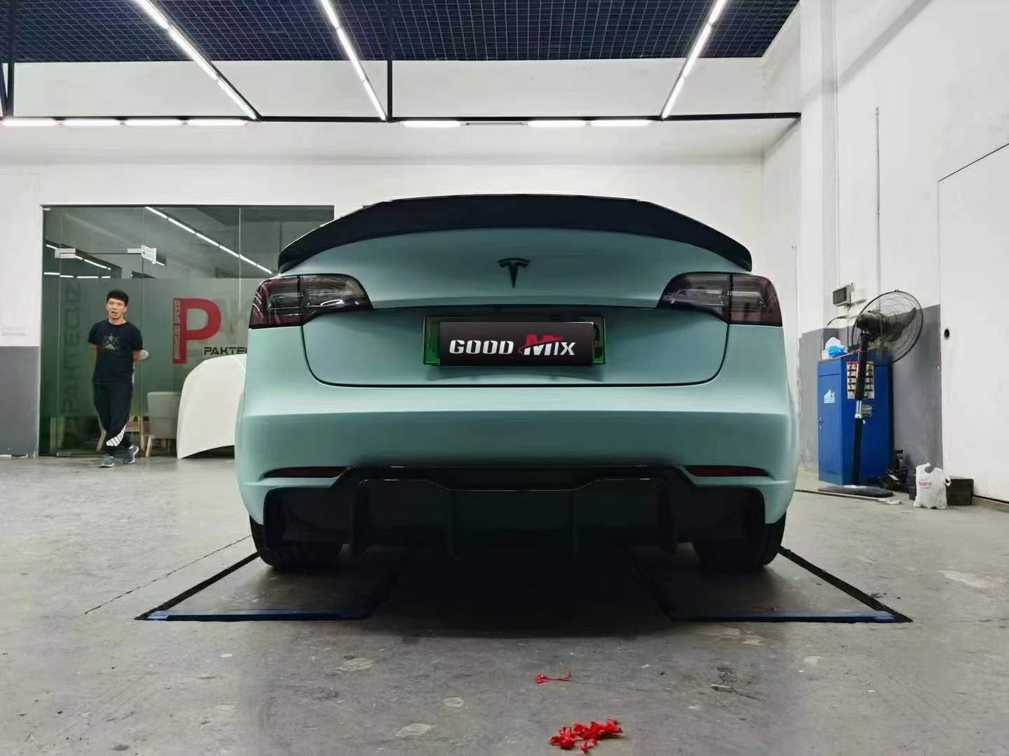 Dry Carbon Fiber Tesla Model 3 Ducktail Rear Spoiler (Good Mix)
